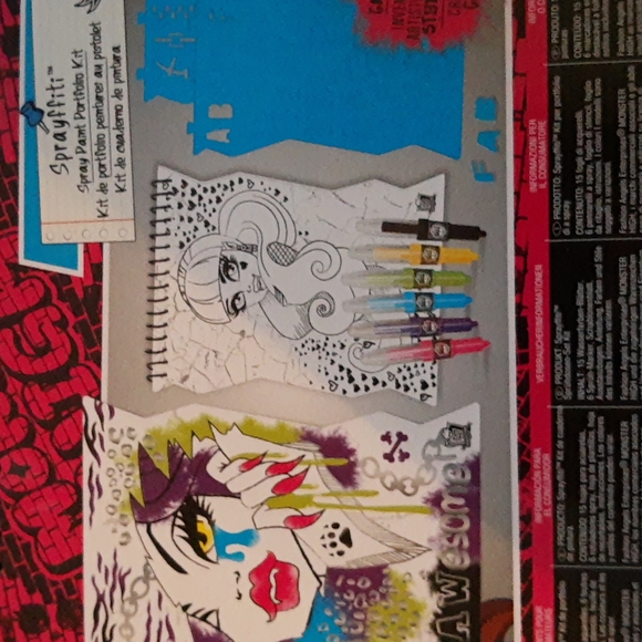 Monster High Activity Book Bundle: Sprayffiti Art and Doodle Book - Picture 3 of 16